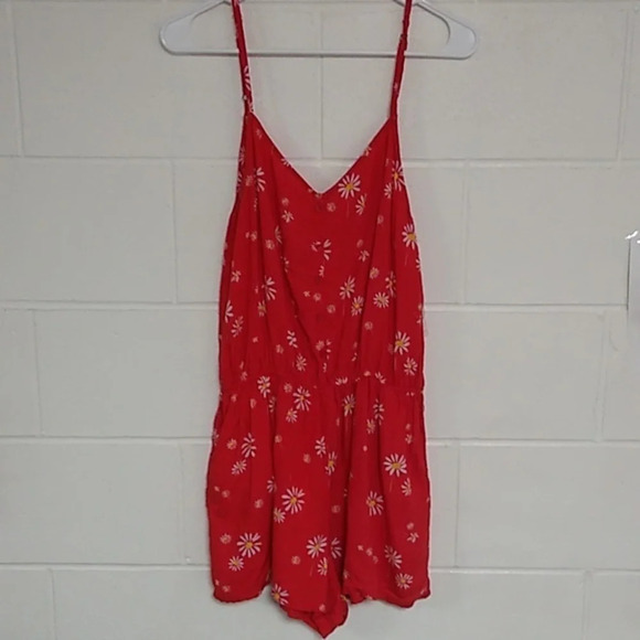 SO RED DAISY PRINT, 2" SHORTS, SLEEVELESS, COTTAGECORE ROMPER - Picture 1 of 8